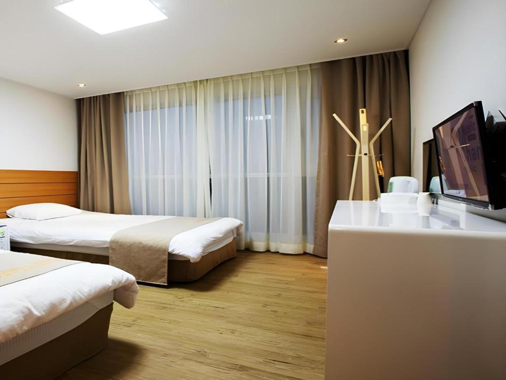 Ewha Hotel Czedżu Zewnętrze zdjęcie